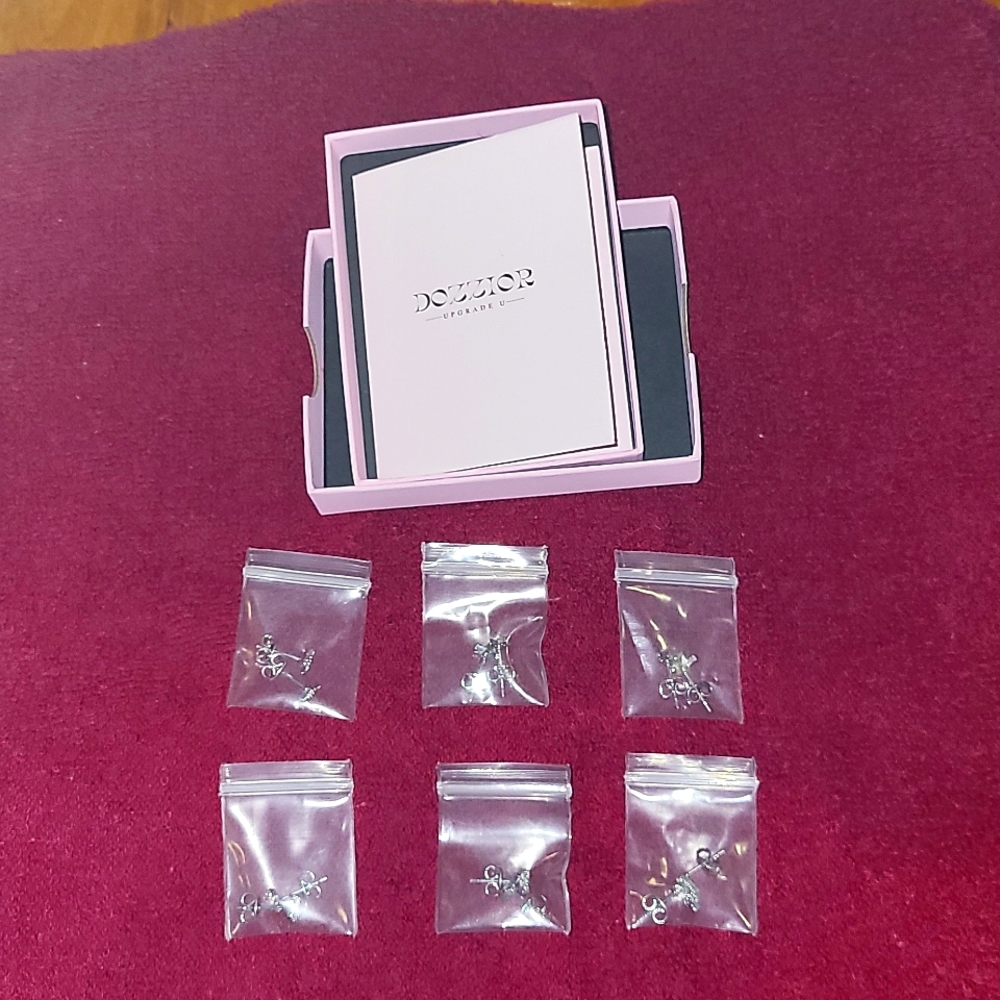 NWOT, DOZZIOR earrings